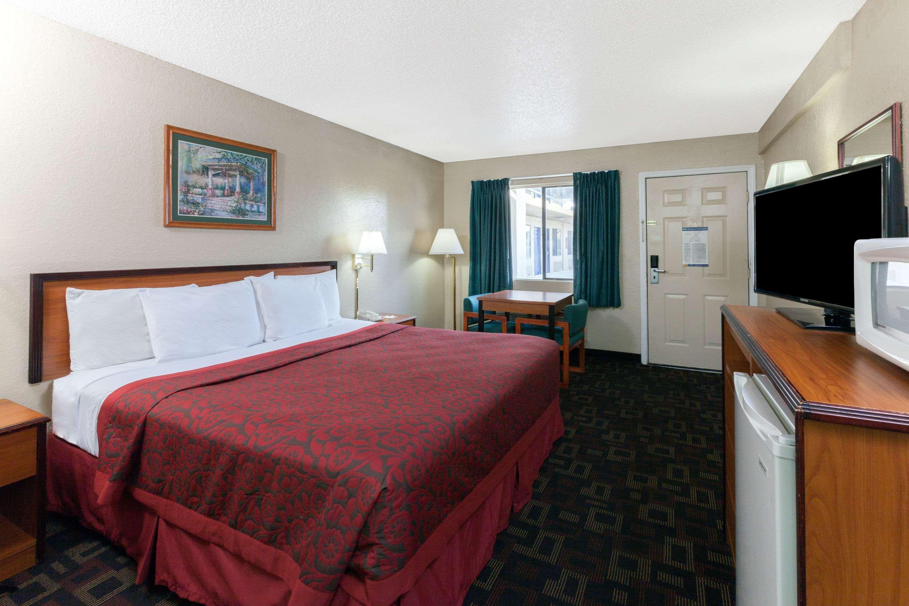 Hotel Days West 2*