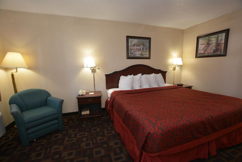 Days West Hotel 2*