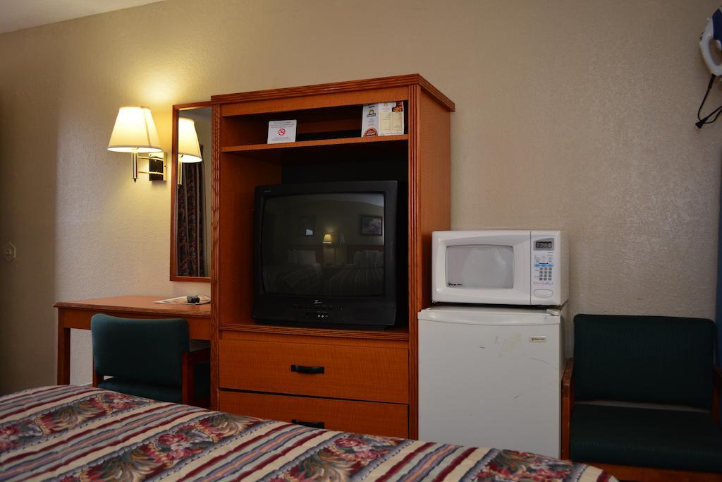 Days West Hotel